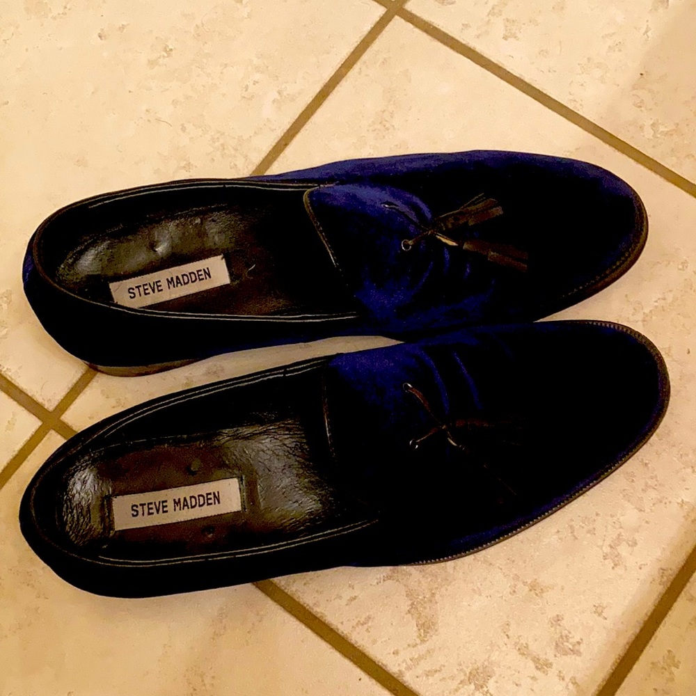 Hardly worn blue velvet dress slip ons